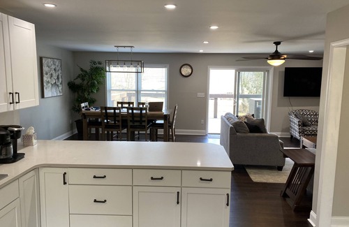 Town of Catharine Maison | Beautiful Lake House in the middle of everything!