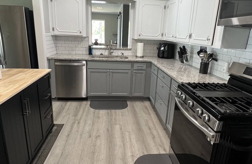Shreveport Maison | Beautiful lake house with game room. Dog friendly