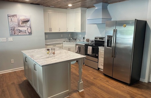 Seneca Appartement | Beautiful Lake Keowee Flat minutes from Clemson University.