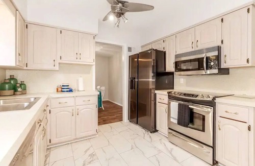 Lee's Summit Maison | Beautiful Lake View! Spacious3/2 Monthly Special!