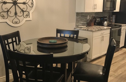 Desert Shores Copropriété | Beautiful Lake View Condo - Newly Remodeled + Free WiFi