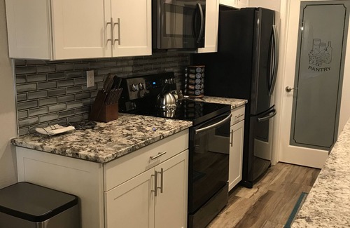 Desert Shores Copropriété | Beautiful Lake View Condo - Newly Remodeled + Free WiFi