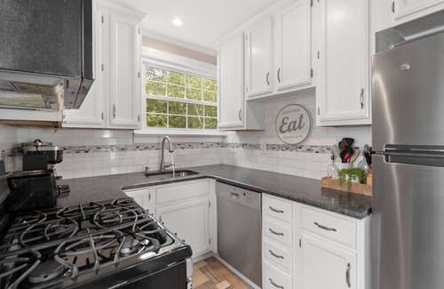 Lake Hopatcong Cottage | Chalet mignon et confortable au bord du lac avec de nombreux équipements.