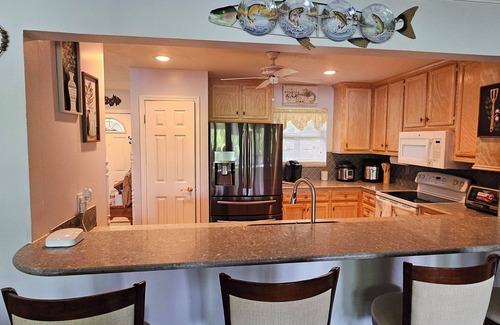 Hilltop Lakes Maison | Lakehouse at Hilltop Lakes near College Station and Bryan