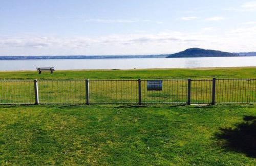 Hannahs Bay Maison | Beautiful Lakefront Location