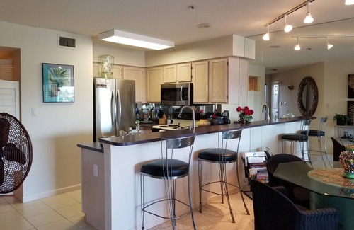 Scottsdale Ranch Copropriété | Belle Lakefront Condo Penthouse sur le lac Serena à Scottsdale Ranch
