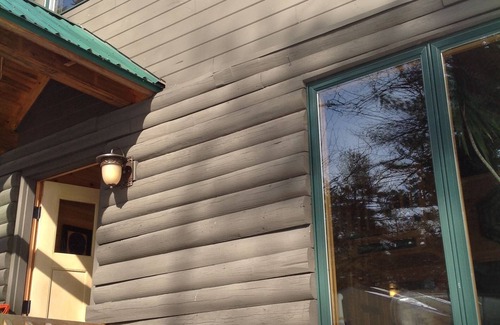 Gray Maison | BEAUTIFUL LAKEFRONT RETREAT ON PRIVATE 1 ACRE LOT ON CRYSTAL LAKE IN GRAY, MAINE