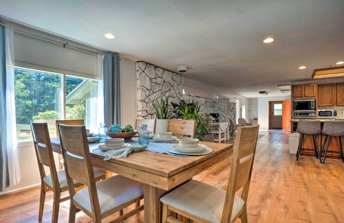 Port Orford Cabine | Beautiful Lakeside Port Orford Cabin with Deck!