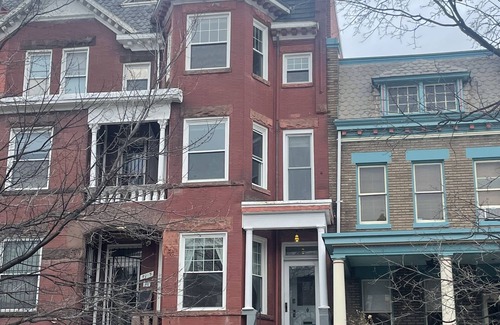 Columbia Heights Maison | Belle grande maison de 5 chambres à coucher 3. 5 dans un excellent emplacement.