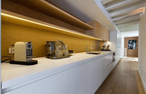 Grachtengordel-West Appartement | Beautiful large apartment at one of the most desirable locations on the famous Prinsengracht.