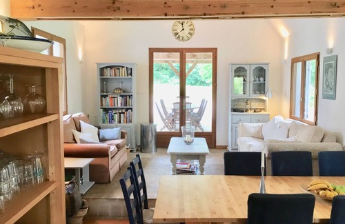 Wambercourt Maison | Belle, grande chapelle convertie en un acre de terrain paysagé