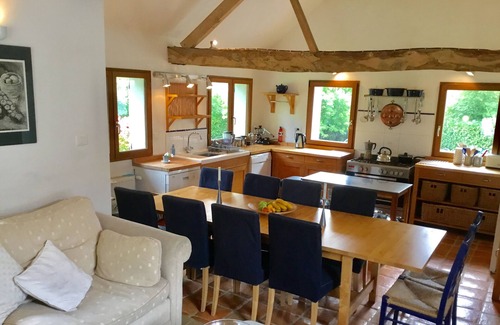 Wambercourt Maison | Belle, grande chapelle convertie en un acre de terrain paysagé
