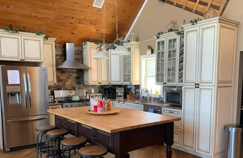 Durham Maison | Beautiful large home 15 minutes from Wyndham mountain