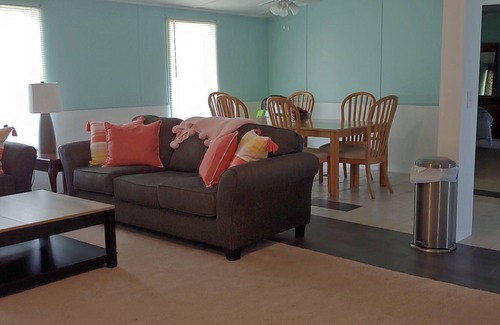 Glenwood Maison | Beautiful Large Home on Cul-de-sac 65 miles from Disney!