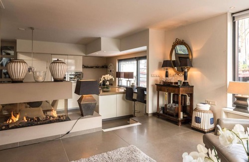 Jordaan Location De Bateaux | Beautiful large houseboat-apartment at the canal district in the hearth of Amsterdam.