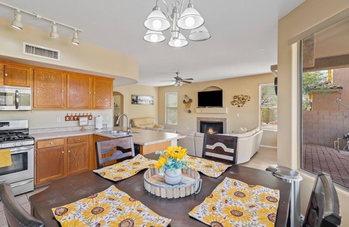Tucson Estates Maison | Beautiful large Tucson Gem with your own POOL!