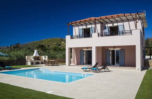 Paliki Villa | "Bel emplacement, services de luxe, accès facile aux plages voisines.