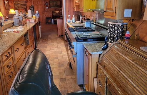Redfield Maison | Beautiful Lodge for Weddings, Reunions, Events or Family Gatherings. Sleeps 25+