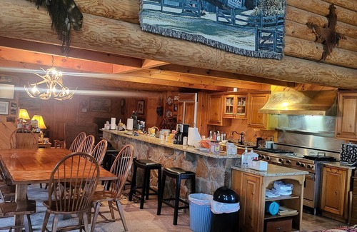 Redfield Maison | Beautiful Lodge for Weddings, Reunions, Events or Family Gatherings. Sleeps 25+
