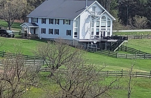 Redfield Maison | Beautiful Lodge for Weddings, Reunions, Events or Family Gatherings. Sleeps 25+