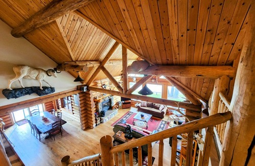Crested Butte South Maison | Belle maison en rondins sur la rivière est! Spa privé et accès à la pêche avec une vue magnifique!
