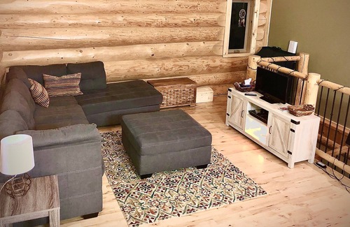 Saskatchewan Maison | Beautiful Log Home in private setting