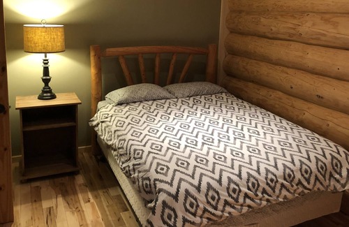 Saskatchewan Maison | Beautiful Log Home in private setting