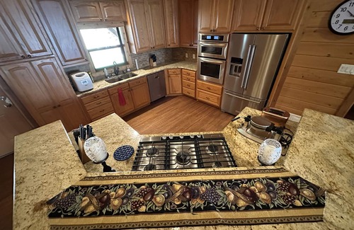 Cotton Gin Cabine | Beautiful Log Home on Lake Limestone. With a full house Back-up Generator.