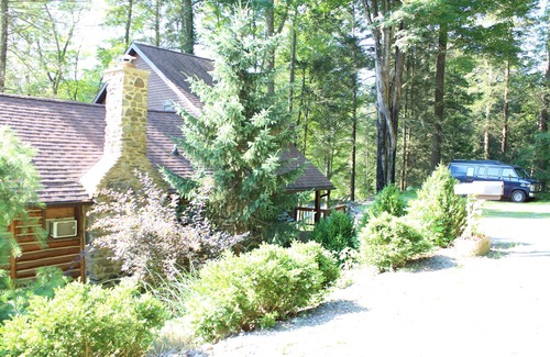 Bodines Maison | Belle maison en bois rond sur le ruisseau Loyalsock "Rivière Pa de l'année 2018"