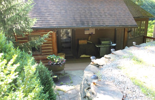 Bodines Maison | Belle maison en bois rond sur le ruisseau Loyalsock "Rivière Pa de l'année 2018"
