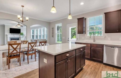 Eden Maison | Beautiful Luxury Home with a Country Twist/Spacious home with Half an acre!