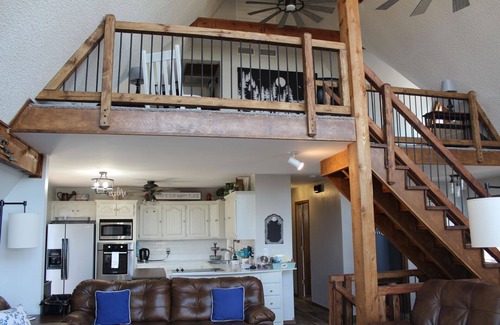 Wagoner Cabine | Beautiful, Majestic Log Cabin Large Game Room and Lake View