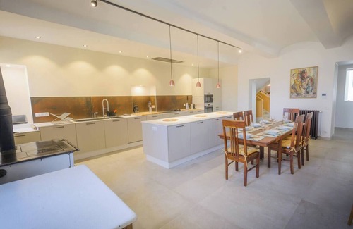 Etoile-sur-Rhone Maison | Beautiful mansion with large garden