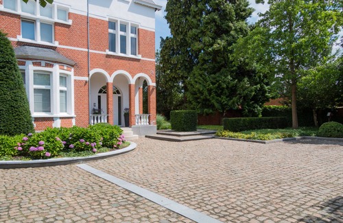 Bevel Villa | Beautiful mansion from 1925