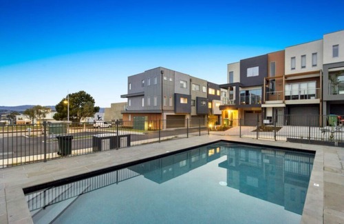 Safety Beach Maison | Beautiful Martha Cove home - 100m from water
