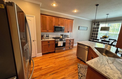 Evans Maison | Beautiful Masters Rental Quiet Neighborhood and Great Style