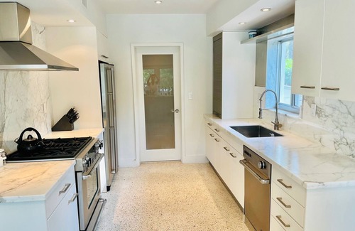 Downtown Fort Lauderdale Maison | Beautiful Mid-Century Modern SFR on the water , 10 minutes from Las Olas Blvd