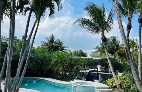 Downtown Fort Lauderdale Maison | Beautiful Mid-Century Modern SFR on the water , 10 minutes from Las Olas Blvd