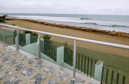 Manta Maison | Beautiful Modern House Right on the Ocean