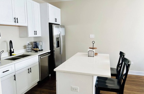 South Shore Copropriété | Beautiful, modern 3 bed 2 bath condo near Hyde Park, Obama Center and Lakefront
