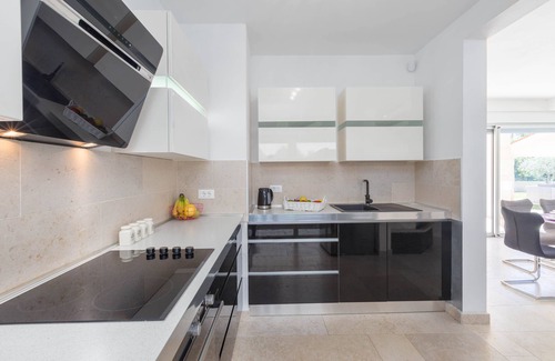 Belavici Villa | Belle villa familiale moderne avec piscine privée