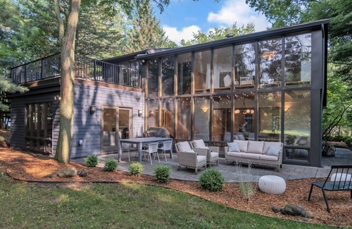 Ann Arbor Autre | Beautiful Modern Farmhouse Nestled in the Ann Arbor Woods