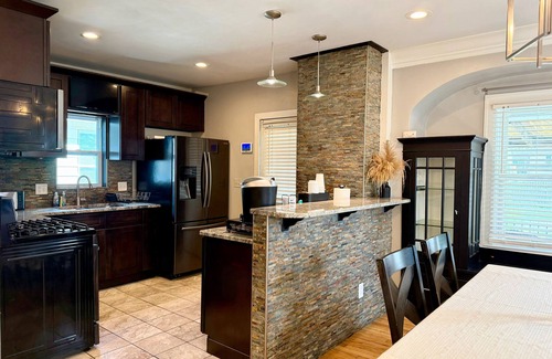 Old Brooklyn Maison | Beautiful Modern Home in CLE