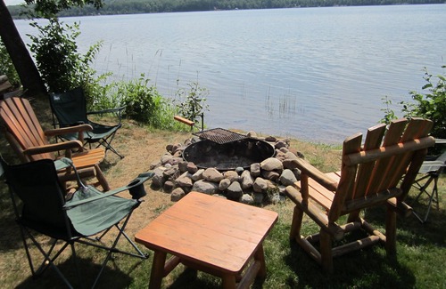 L'Anse Maison | Belle maison de vacances moderne au bord du lac sur la baie Huron du lac Supérieur