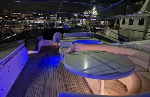 Sant Adria de Besos Location De Bateaux | Beautiful Motor Yacht Barcelona