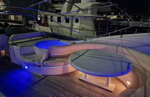 Sant Adria de Besos Location De Bateaux | Beautiful Motor Yacht Barcelona
