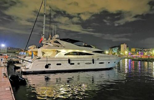 Sant Adria de Besos Location De Bateaux | Beautiful Motor Yacht Barcelona