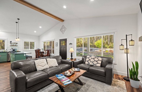 Artondale Maison | Beautiful new build home in historic Gig Harbor Wa.
