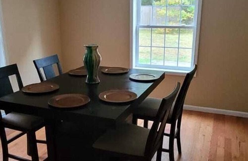 Leominster Maison | BEAUTIFUL NEW ENGLAND HOME NEAR WACHUSETT MTN, WORCESTER JUST 1HR BOSTON, NH, VT