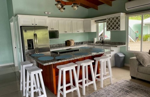 Bouvet Island Maison | Beautiful new home located on the Central pacific near Playa Hermosa Beach!